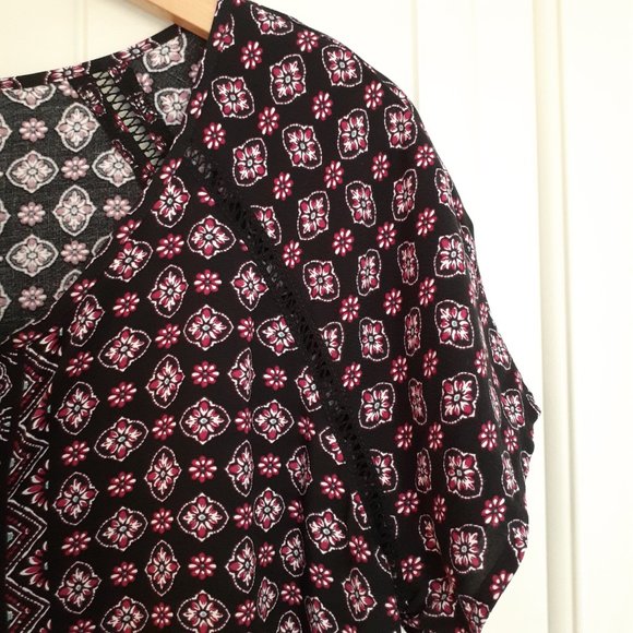 J. Jill Short Sleeve Scoop Neck Button Up Top w/Tie & Crochet Trim Black Size S - Picture 6 of 11